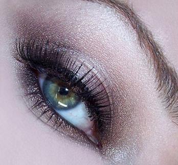 Bullseye ‘Just a Girl…’ LEIGH Lash Compact